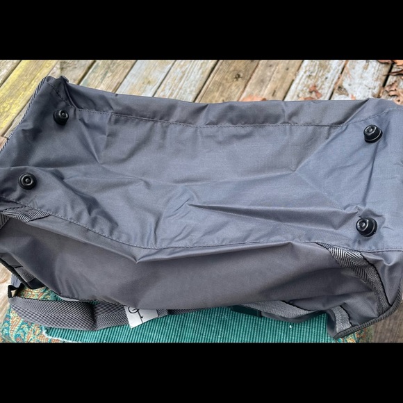 Retro Pierre Cardin Gym bag, carry on, duffle bag with shoulder strap Grey NWT - Picture 14 of 15